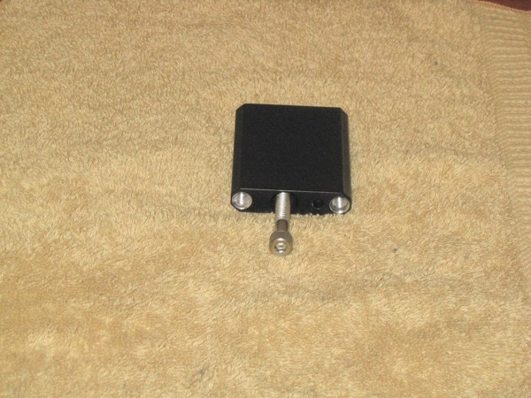 Insert long screw.<br>&nbsp;<br>&nbsp;